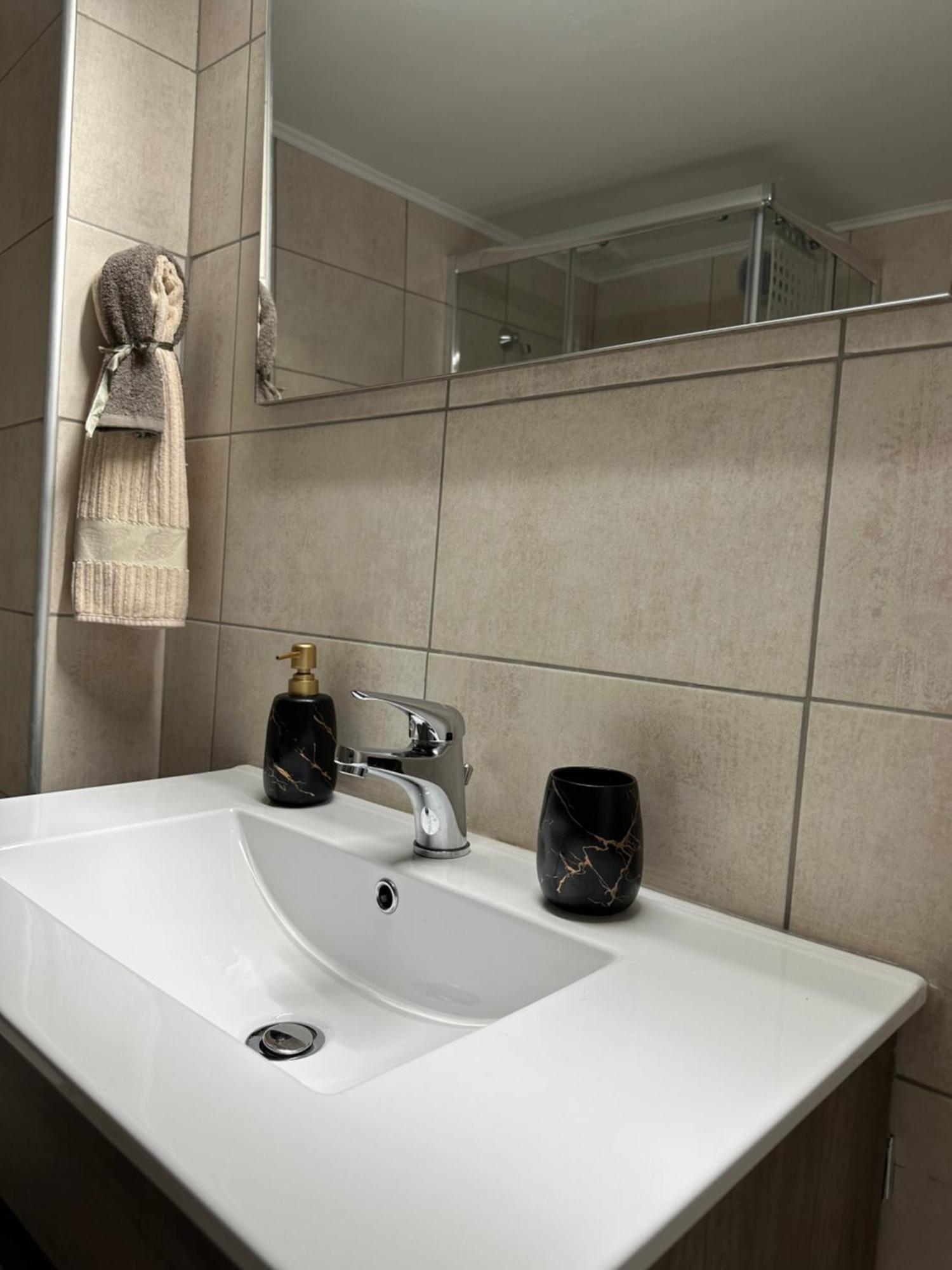 Lux Apartment Next To The Sea Piraeus Exterior photo